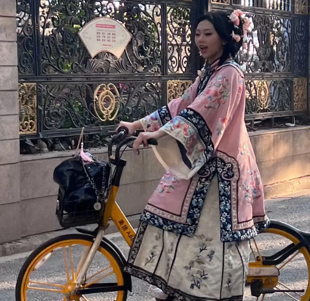 trai nghiem van hoa chan thuc va khong gioi han thoi gian