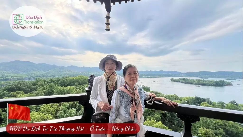 hai khách nữ check in tại hàng châu trung quốc