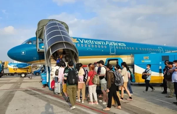 qua canh san bay dao vien