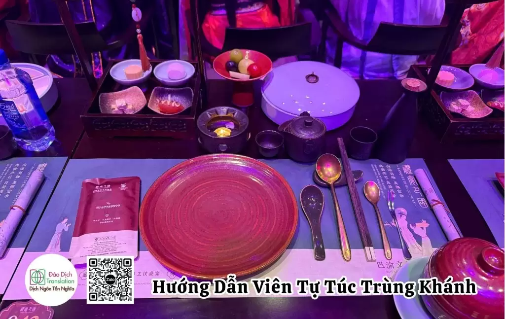 huong dan vien du lich tu tuc trung khanh