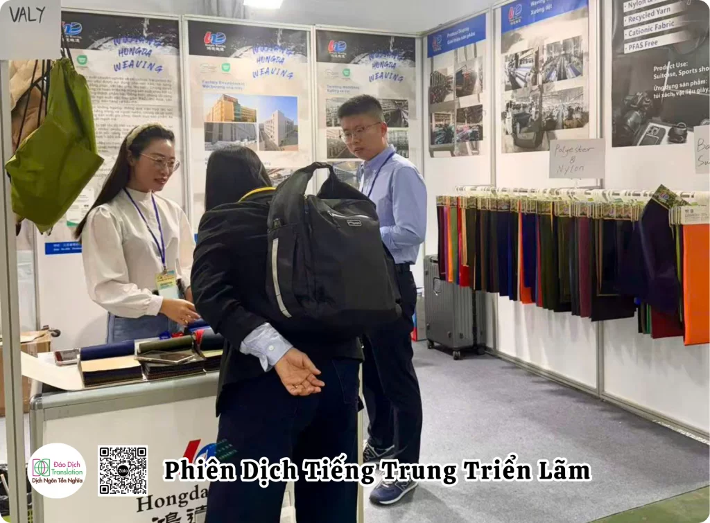 phien dich tieng trung tai trien lam